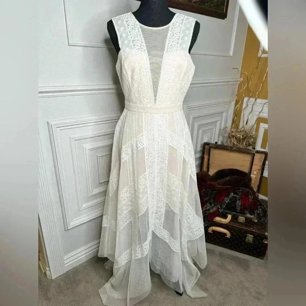 BNWT Laces BCBGMAXAZRIA Women's Andi Handkerchief Cocktail Dress